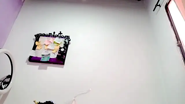 Snapshot of PetiteIvoryQueen19 chatting on February 2026 06:44:01 PM PetiteIvoryQueen19 online show from February 2026 06:44:01 PM