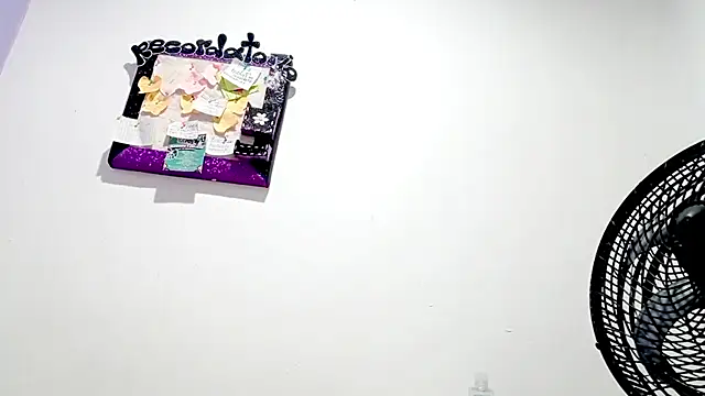 Snapshot of PetiteIvoryQueen19 chatting on February 2026 04:10:02 AM PetiteIvoryQueen19 online show from February 2026 04:10:02 AM