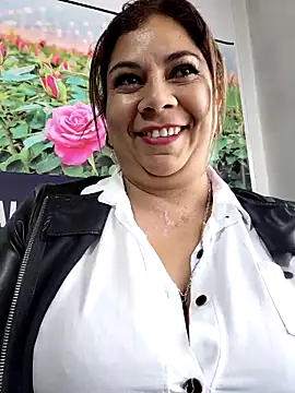 Laura-Hernandez online show from April 2026 02:50:01 PM