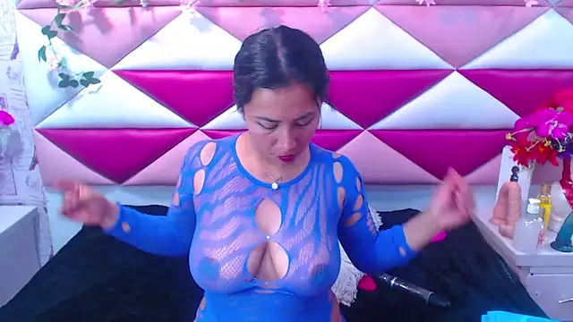 Snapshot of SalmaSantos chatting on February 2025 06:07:01 AM SalmaSantos online show from February 2025 06:07:01 AM