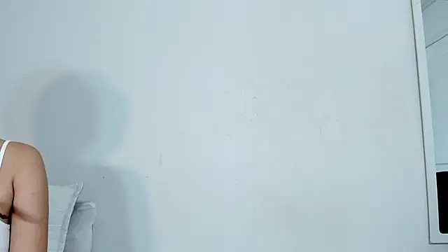 Snapshot of Maia_W10 chatting on January 2025 03:52:01 PM Maia W10 online show from January 2025 03:52:01 PM