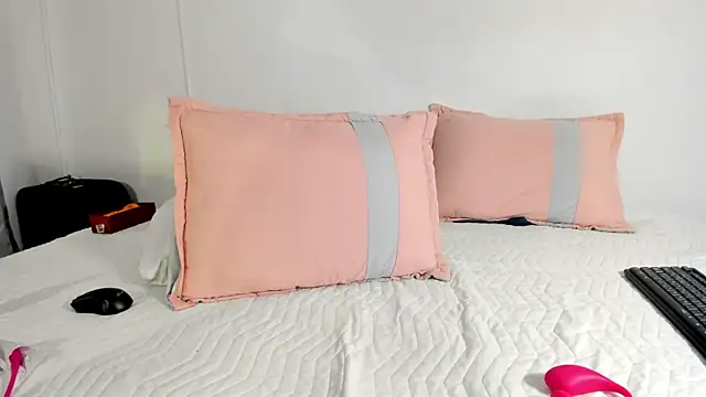 Snapshot of Maia_W10 chatting on February 2025 03:53:01 PM Maia W10 online show from February 2025 03:53:01 PM