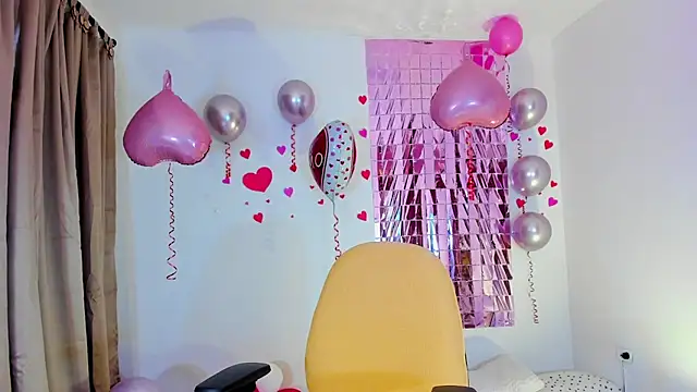 Snapshot of Maia_W10 chatting on February 2025 12:32:01 PM Maia W10 online show from February 2025 12:32:01 PM