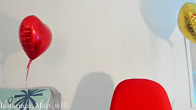 Snapshot of Maia_W10 chatting on February 2025 03:52:01 PM Maia W10 online show from February 2025 03:52:01 PM