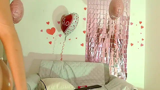 Snapshot of Maia_W10 chatting on March 2025 04:01:01 PM Maia W10 online show from March 2025 04:01:01 PM