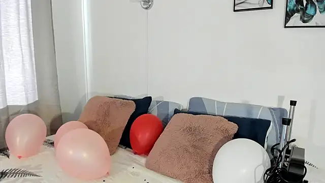 Snapshot of Maia_W10 chatting on March 2025 12:34:01 PM Maia W10 online show from March 2025 12:34:01 PM