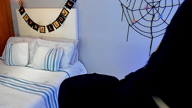 Snapshot of Maia_W10 chatting on October 2025 12:20:01 PM Maia W10 online show from October 2025 12:20:01 PM