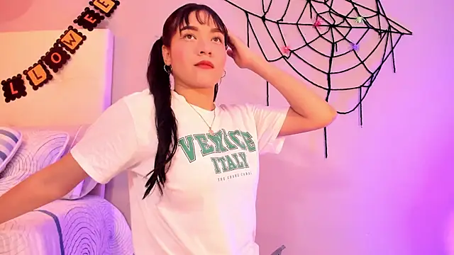 Snapshot of Maia_W10 chatting on October 2025 12:39:02 PM Maia W10 online show from October 2025 12:39:02 PM