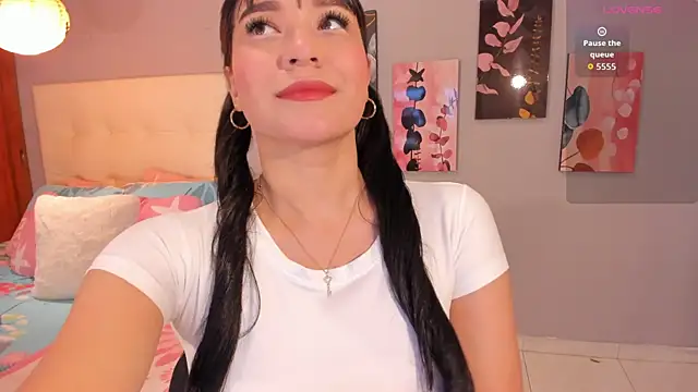 Snapshot of Maia_W10 chatting on November 2025 12:16:02 PM Maia W10 online show from November 2025 12:16:02 PM