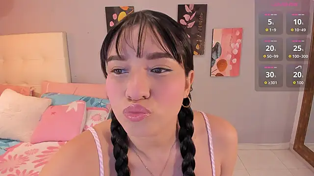 Snapshot of Maia_W10 chatting on November 2025 12:18:01 PM Maia W10 online show from November 2025 12:18:01 PM