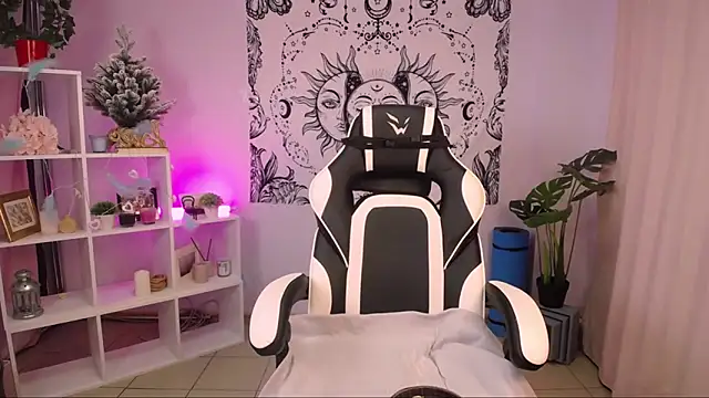 Snapshot of MelissaLovvv chatting on February 2025 04:05:01 AM MelissaLovvv online show from February 2025 04:05:01 AM