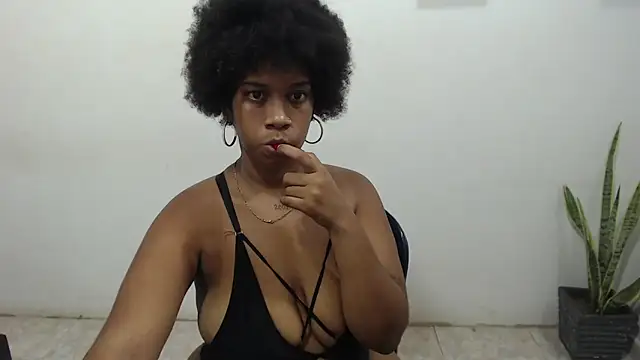 Snapshot of CanellaHill chatting on December 2024 04:18:01 AM CanellaHill online show from December 2024 04:18:01 AM