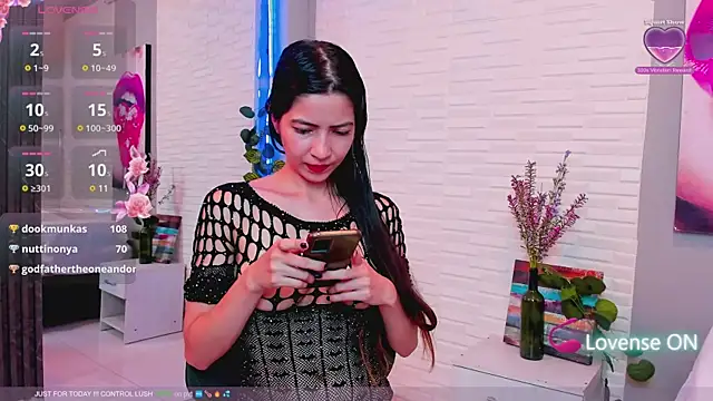 Snapshot of sweetieandjuicyy chatting on January 2025 09:04:02 PM sweetieandjuicyy online show from January 2025 09:04:02 PM