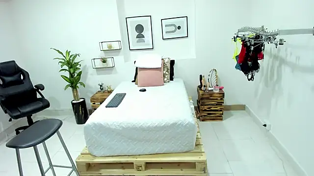 Snapshot of afrodita_martinez chatting on January 2025 03:28:01 PM afrodita martinez online show from January 2025 03:28:01 PM