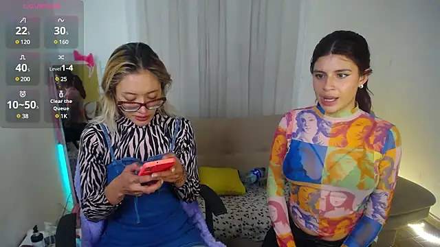 Snapshot of 911Calling chatting on January 2025 07:29:02 PM 911Calling online show from January 2025 07:29:02 PM