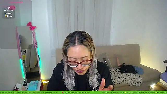 Snapshot of 911Calling chatting on January 2025 03:13:02 PM 911Calling online show from January 2025 03:13:02 PM