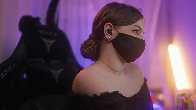 Snapshot of aarimass chatting on February 2025 11:45:01 PM aarimass online show from February 2025 11:45:01 PM