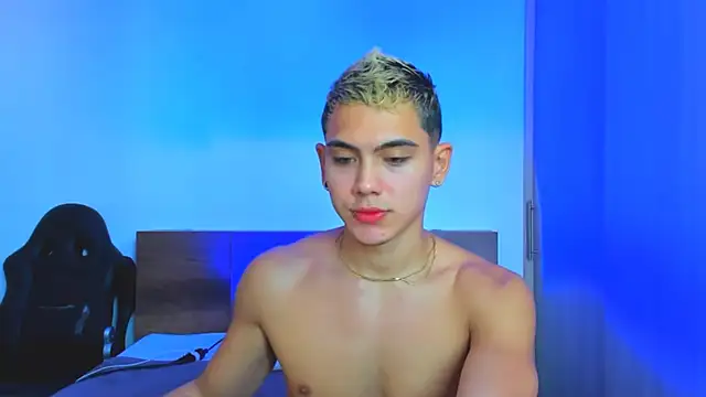 Snapshot of Stevenn_77 chatting on December 2024 03:17:01 PM Stevenn 77 online show from December 2024 03:17:01 PM