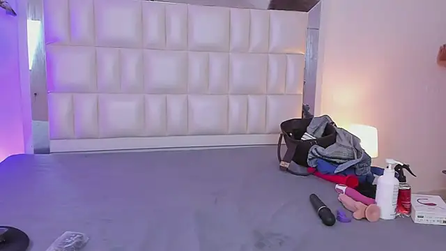 Snapshot of Alhana_pulido chatting on December 2024 08:25:01 PM Alhana pulido online show from December 2024 08:25:01 PM