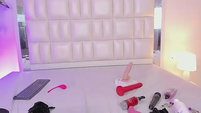 Snapshot of Alhana_pulido chatting on December 2024 08:05:02 PM Alhana pulido online show from December 2024 08:05:02 PM