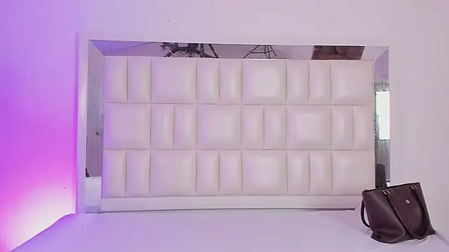 Snapshot of Alhana_pulido chatting on January 2025 09:02:01 PM Alhana pulido online show from January 2025 09:02:01 PM