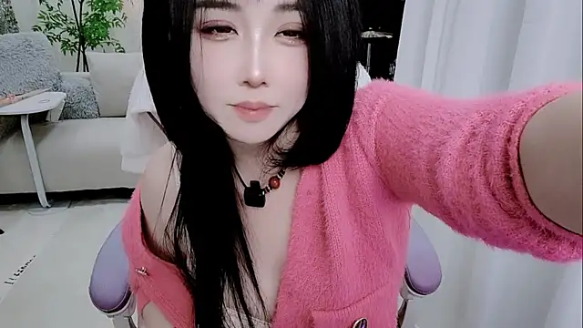 Snapshot of Vaness-a chatting on December 2025 05:08:02 PM Vaness-a online show from December 2025 05:08:02 PM