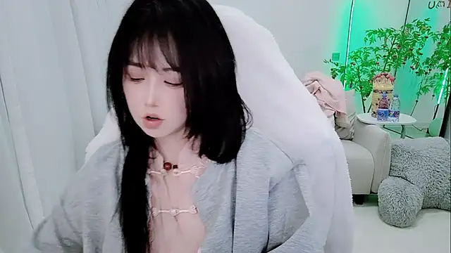 Snapshot of Vaness-a chatting on February 2026 03:06:01 PM Vaness-a online show from February 2026 03:06:01 PM