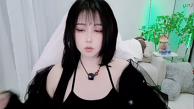 Snapshot of Vaness-a chatting on February 2026 01:07:02 PM Vaness-a online show from February 2026 01:07:02 PM