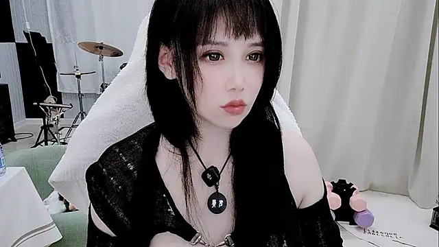 Snapshot of Vaness-a chatting on June 2026 05:11:02 PM Vaness-a online show from June 2026 05:11:02 PM
