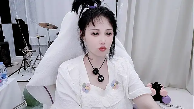 Snapshot of Vaness-a chatting on June 2026 04:31:01 PM Vaness-a online show from June 2026 04:31:01 PM