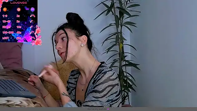 Snapshot of tayakayan chatting on December 2024 02:52:01 AM tayakayan online show from December 2024 02:52:01 AM