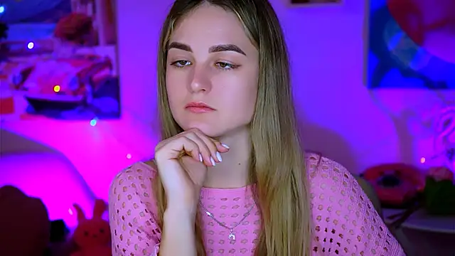 Snapshot of DeboraLarson chatting on February 2025 04:25:01 AM DeboraLarson online show from February 2025 04:25:01 AM