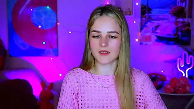 Snapshot of DeboraLarson chatting on March 2025 04:49:02 AM DeboraLarson online show from March 2025 04:49:02 AM