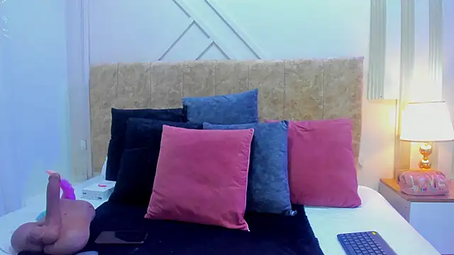 ashley  foxx  online show from November 2025 02:40:02 PM