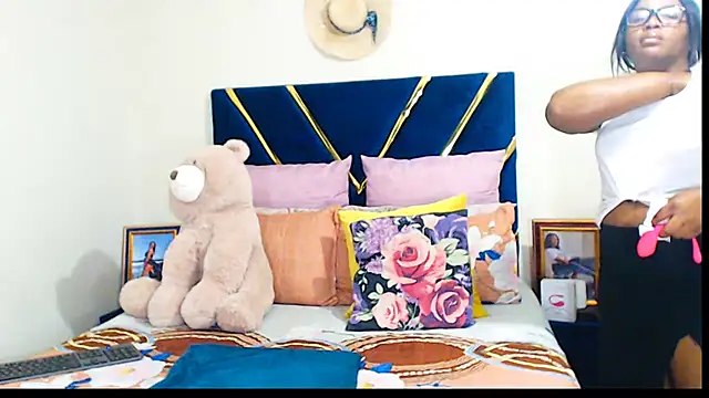 Snapshot of veronica1xxx chatting on September 2025 08:09:02 PM veronica1xxx online show from September 2025 08:09:02 PM