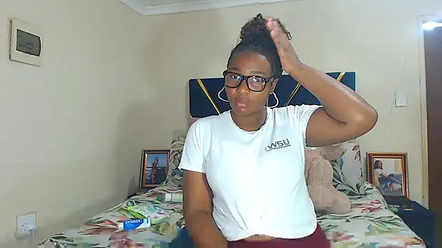 Snapshot of veronica1xxx chatting on December 2025 01:59:02 AM veronica1xxx online show from December 2025 01:59:02 AM