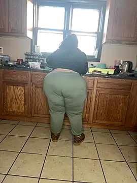 Snapshot of tillymarie34 chatting on December 2025 09:41:02 PM tillymarie34 online show from December 2025 09:41:02 PM