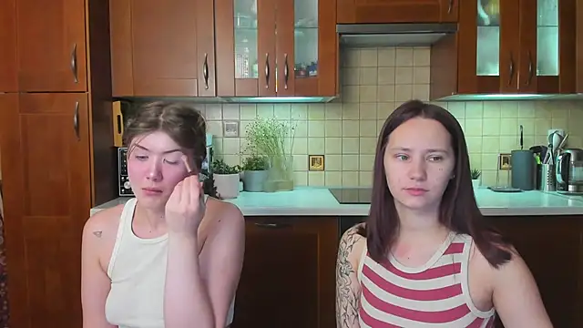 Snapshot of HotCaramellsTV chatting on April 2026 10:53:02 AM HotCaramellsTV online show from April 2026 10:53:02 AM
