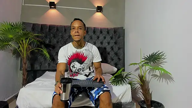 Snapshot of Salomon_koude chatting on April 2026 01:31:02 PM Salomon koude online show from April 2026 01:31:02 PM