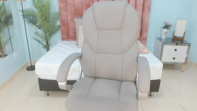 Snapshot of sussy_leon chatting on November 2025 03:50:01 AM sussy leon online show from November 2025 03:50:01 AM