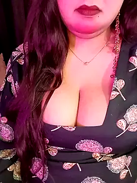 Suhanakhan00 online show from April 2026 05:43:02 PM