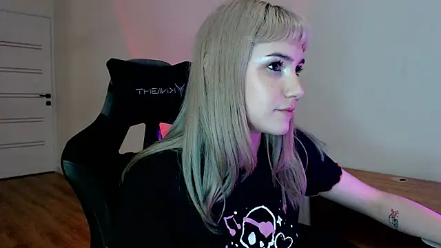 Princess Shy    online show from February 2025 03:43:02 PM