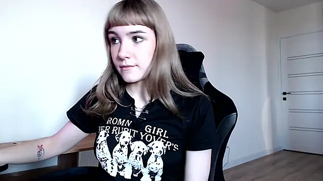 Princess Shy    online show from March 2025 02:01:02 PM