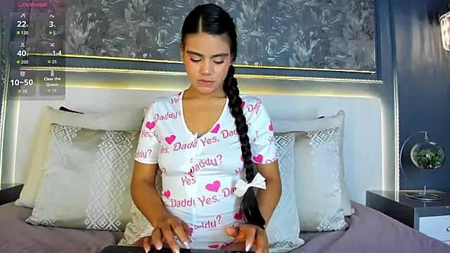 Snapshot of IvyEllis chatting on November 2025 11:34:02 AM IvyEllis online show from November 2025 11:34:02 AM