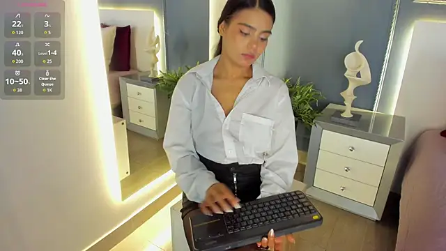 Snapshot of IvyEllis chatting on November 2025 11:54:01 AM IvyEllis online show from November 2025 11:54:01 AM