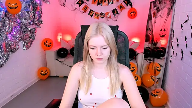 Snapshot of GraceGlamour chatting on October 2025 05:07:01 AM GraceGlamour online show from October 2025 05:07:01 AM