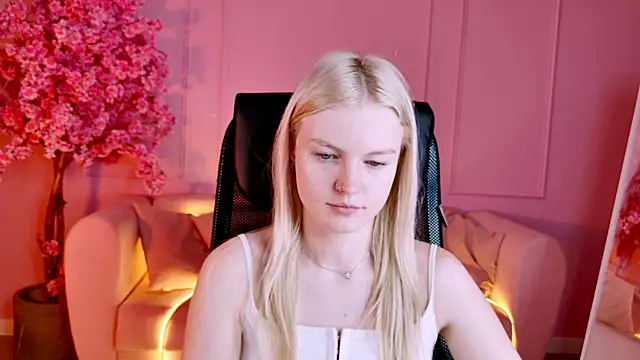 Snapshot of GraceGlamour chatting on November 2025 05:09:02 AM GraceGlamour online show from November 2025 05:09:02 AM