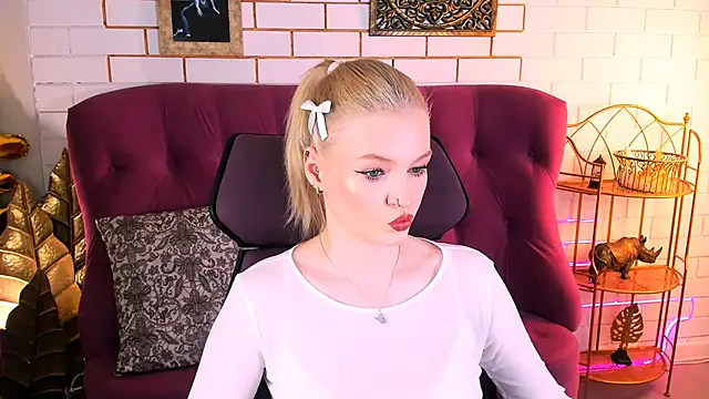 Snapshot of GraceGlamour chatting on November 2025 01:03:01 PM GraceGlamour online show from November 2025 01:03:01 PM