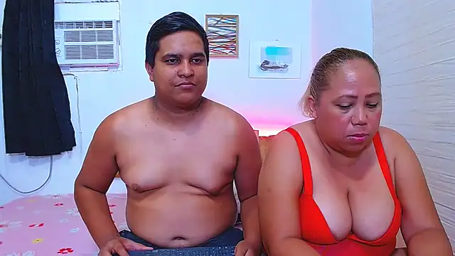 Snapshot of lucasandSofi chatting on October 2025 03:35:01 AM lucasandSofi online show from October 2025 03:35:01 AM