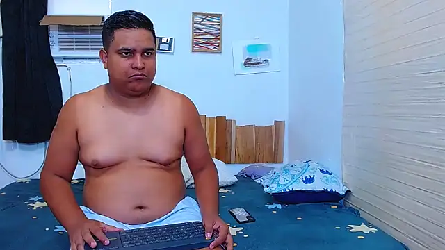 Snapshot of lucasandSofi chatting on October 2025 07:13:01 PM lucasandSofi online show from October 2025 07:13:01 PM